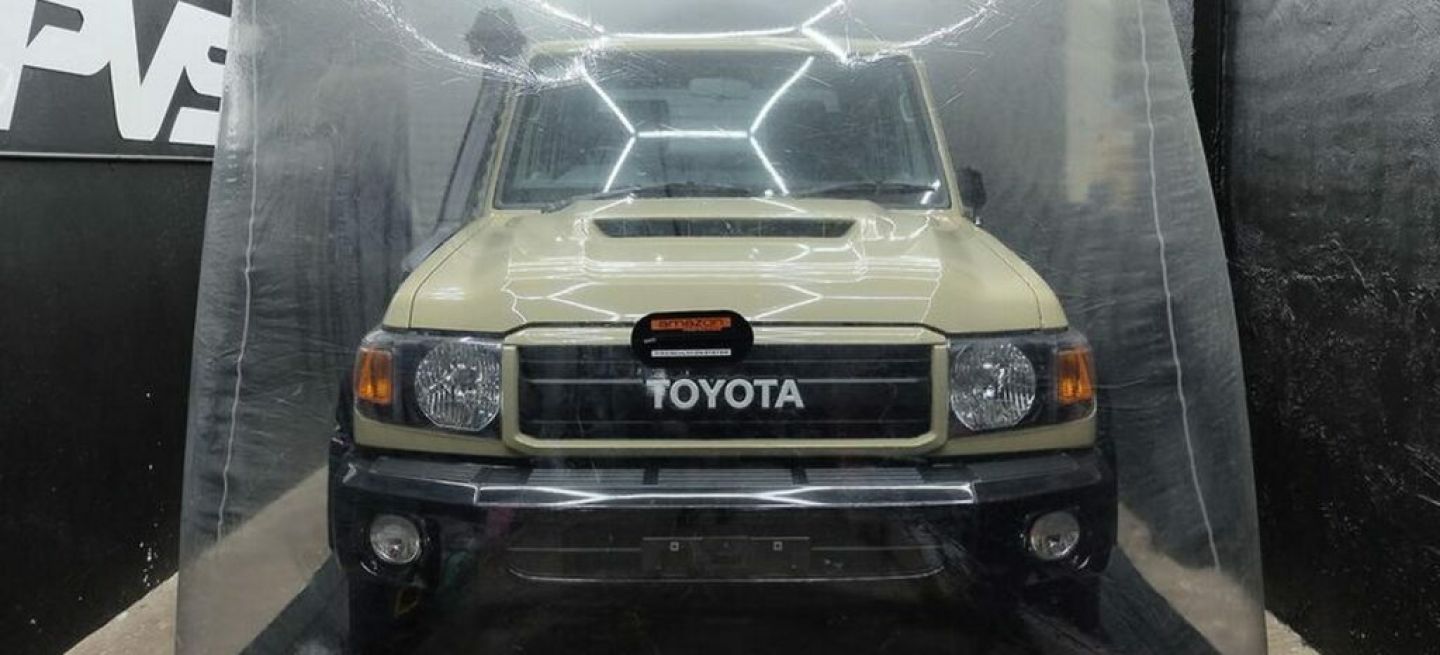 Toyota Land Cruiser 70 Aniversario Burbuja 04