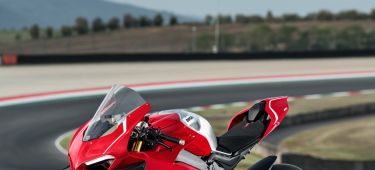 02 Ducati Panigale V4 R Action Uc69237 Mid