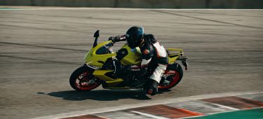 Moto Aprilia Rs 660 Amarillo Action