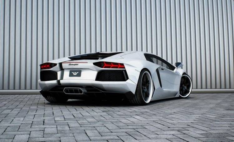 777 CV envueltos en color blanco para el Lamborghini Aventador de  Wheelsandmore | Diariomotor