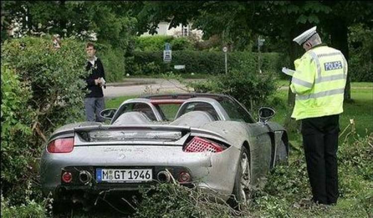 Accidente del padre de Lewis Hamilton al volante de un Porsche Carrera GT |  Diariomotor