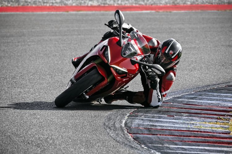 Ducati Supersport 950 S Dgt Driving Courses