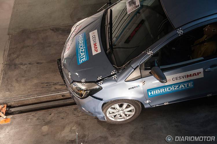 Test di crash della toyota yaris ibrido