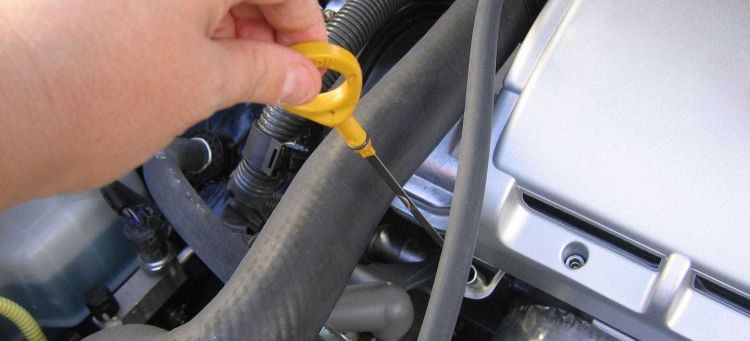 Cómo revisar el nivel de aceite del coche? - Electro auto Cangas