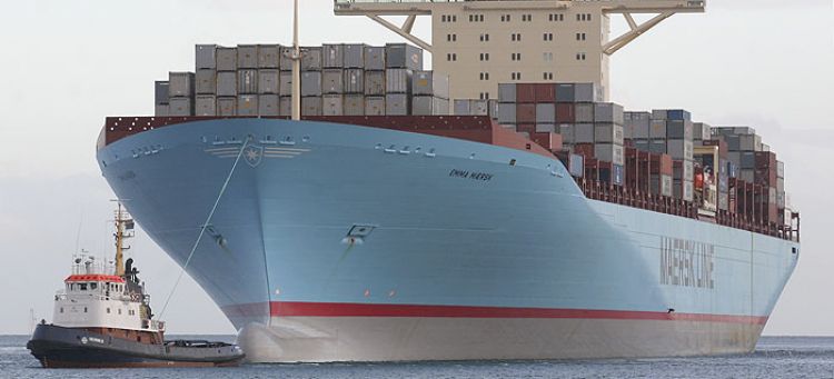 Vista lateral del Emma Maersk, con el motor más grande del mundo a bordo.