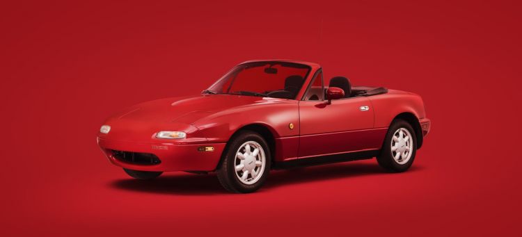 Mazda ya restaura los Mazda MX-5 de primera generación, pero podrías  comprarte dos nuevos con lo que cuesta